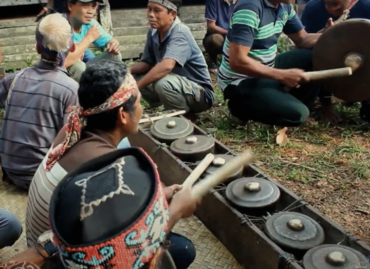 Bagamal hingga Baliant: Warisan Musik Tradisional Dayak Laor
